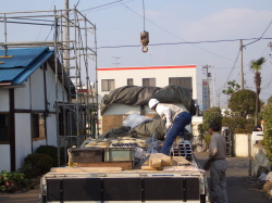 トラックの荷物の写真